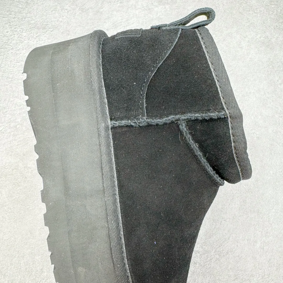 Pick up locally💰520 UGG 5092 Zhou Dongyu Mini thick-soled autumn and winter sheep fur integrated snow boots. All shoes are made from the same factory as ZP. Longfeng A-grade Australian imported sheep fur integrated women's boots. Brand OEM production line. Fully follow the ZP process. OEM original pattern maker. Adhering to the principle of no original shoes and no development selection. Pay attention to every detail. The most authentic version on the market. TREADLITE "Light Wing" technology outsole. Lightweight/durable/flexible/pile size: 35 36 37 38 39 40 41 42 Coding: by2936090